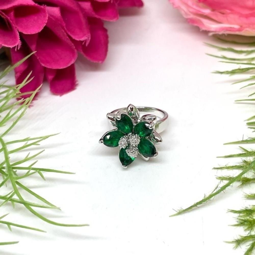 NEW⚜️STERLING SILVER Emerald Crystal Cocktail Ring
